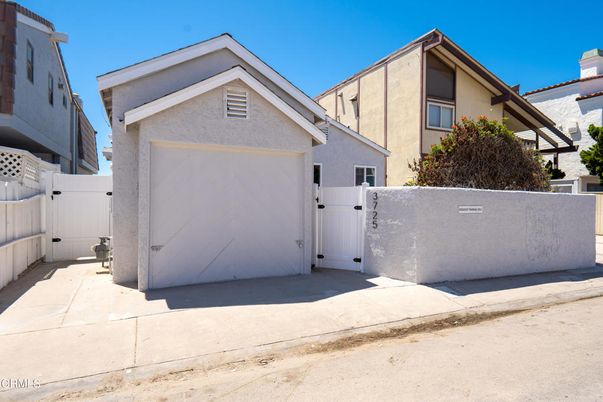 Detached Garage, Exterior