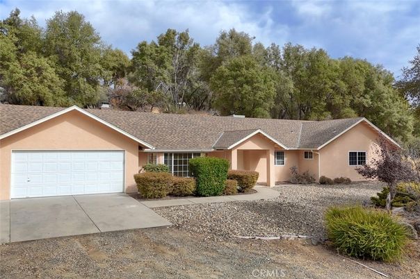 Attached, Exterior, Facade, Ranch