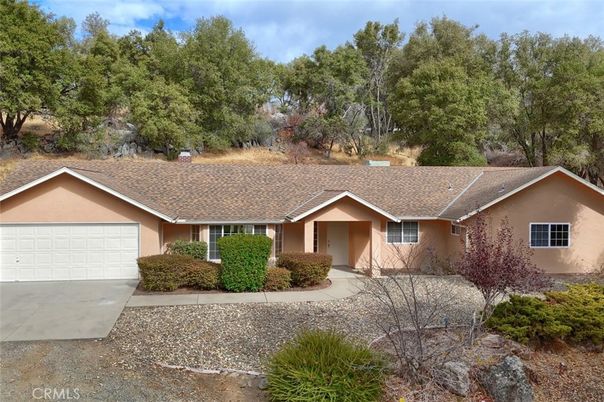 Attached, Exterior, Facade, Ranch