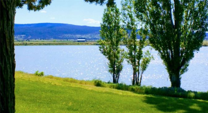 Exterior, Lake