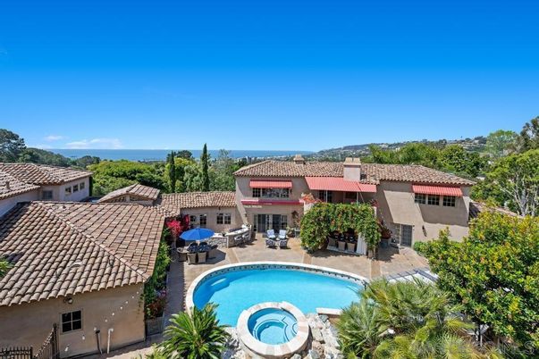 Exterior, Pool, Water