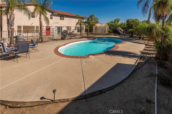 Exterior, Pool