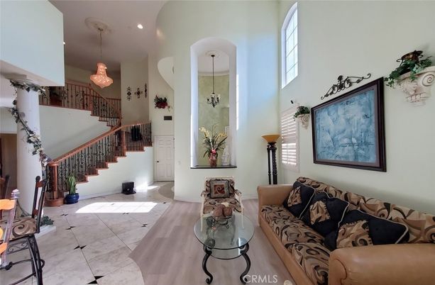 Interior, Living room, Pendant Lights, Recessed Lighting, Wood Texture Flooring