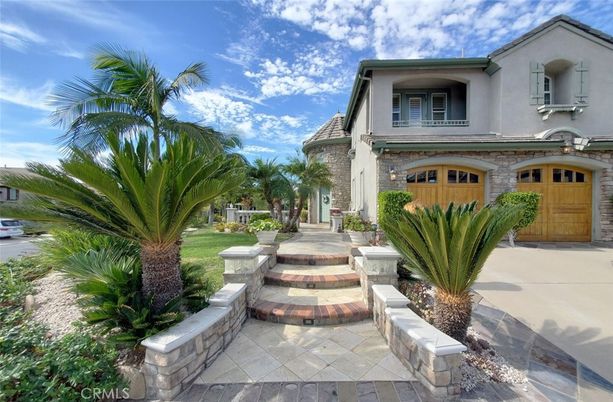 Attached, Exterior, Facade, Mediterranean