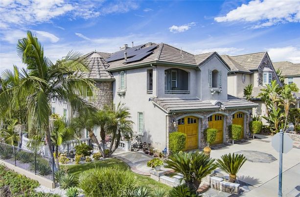 Exterior, Facade, Solar Panels, Mediterranean