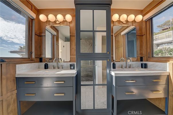 Bathroom, Dual Sink Vanities, Interior