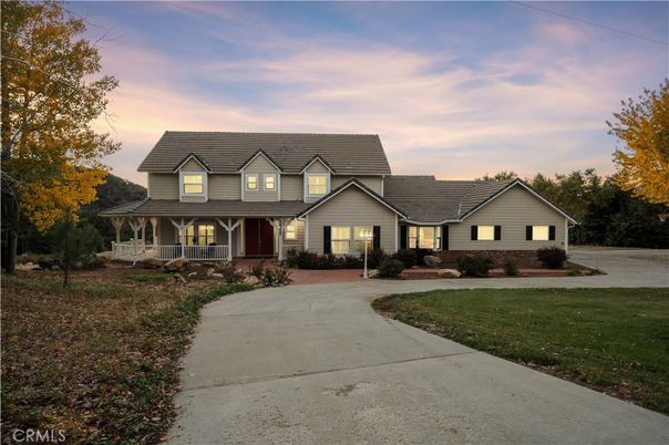 Backyard, Exterior, Facade, Farmhouse