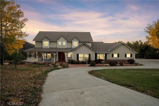 Backyard, Exterior, Facade, Farmhouse