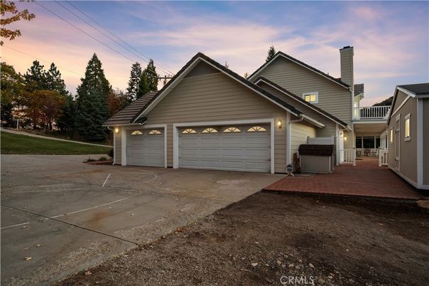 Attached, Exterior, Facade, American Craftsman