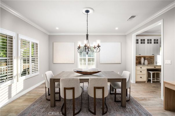 Chandelier, Dining room, Interior, Recessed Lighting, Wood Texture Flooring