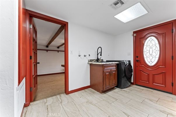 Interior, Washer, Wood Texture Flooring