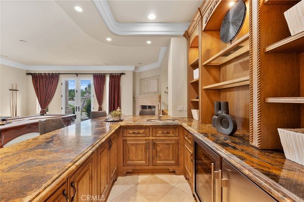Fireplace, Interior, Kitchen, Recessed Lighting