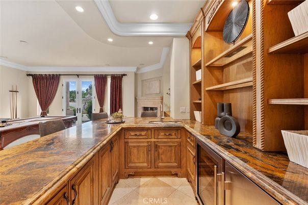 Fireplace, Interior, Kitchen, Recessed Lighting