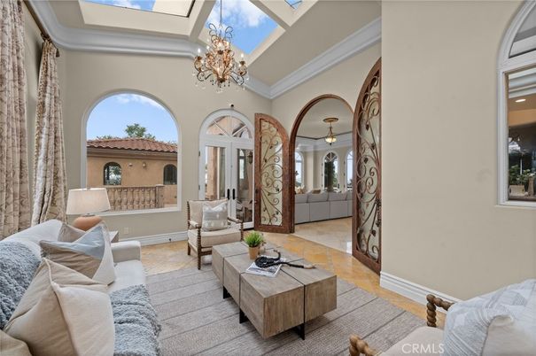 Chandelier, Interior, Living room