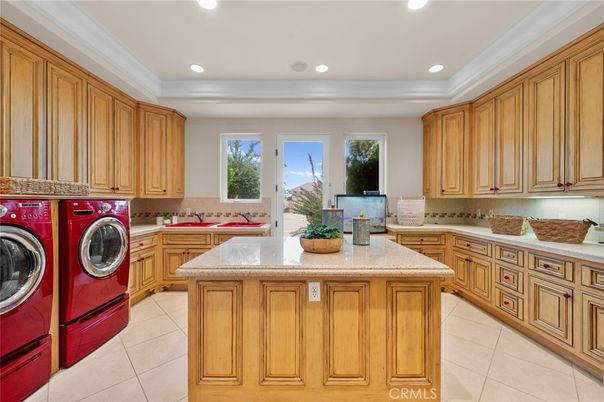 Interior, Kitchen, Recessed Lighting, Washer