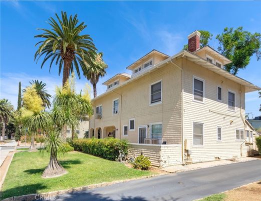 Exterior, Facade, American Foursquare