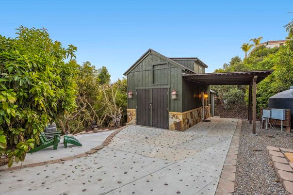 Backyard, Exterior