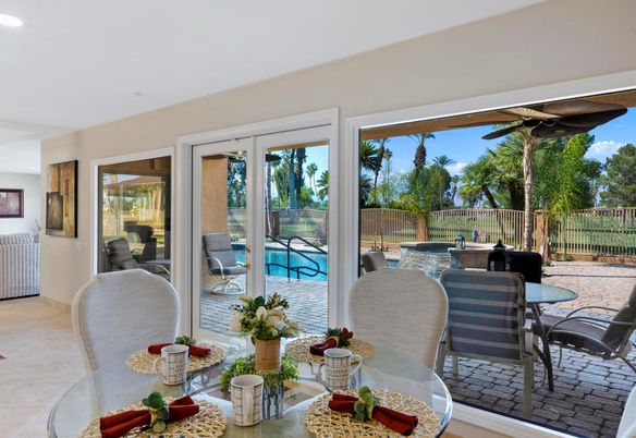 Dining room, Exterior, Pool