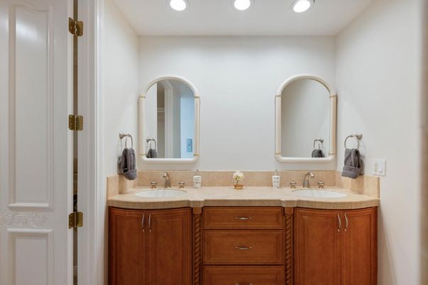 Bathroom, Dual Sink Vanities, Interior, Recessed Lighting