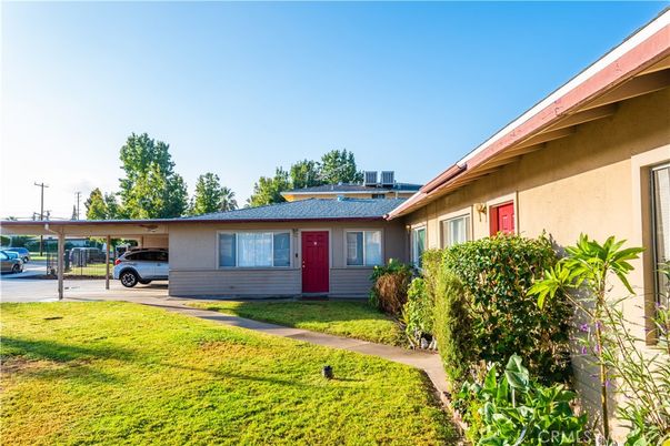Exterior, Facade, Ranch