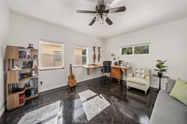 Home Office, Interior