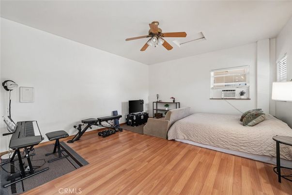 Bedroom, Fitness Equipment, Interior, Wood Texture Flooring