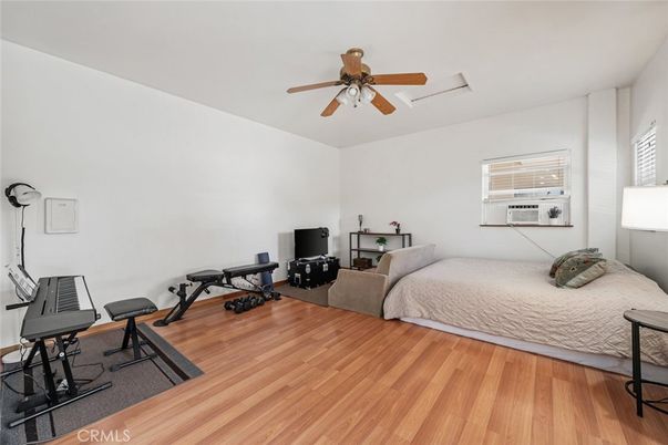 Bedroom, Fitness Equipment, Interior, Wood Texture Flooring