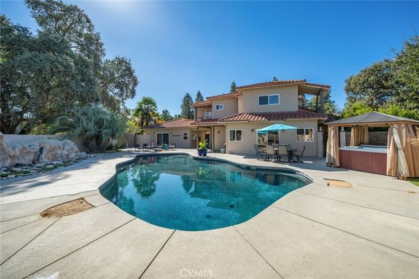 Exterior, Hot Tub, Pool