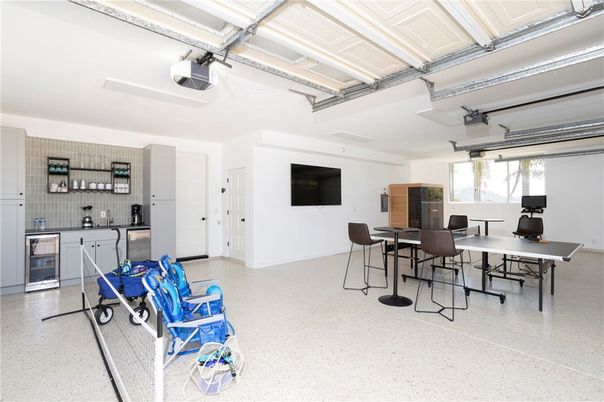 Dining room, Garage, Interior