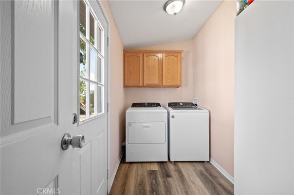 Interior, Washer, Wood Texture Flooring