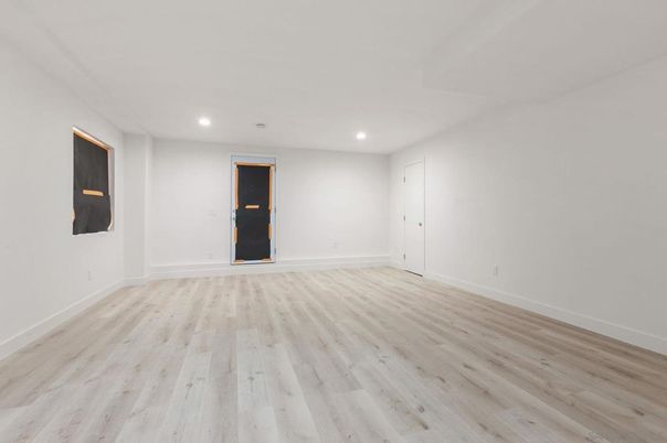 Empty room, Interior, Recessed Lighting, Wood Texture Flooring
