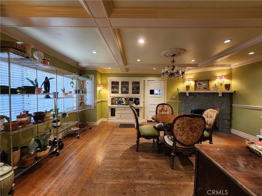 Chandelier, Dining room, Fireplace, Interior, Recessed Lighting, Wood Texture Flooring