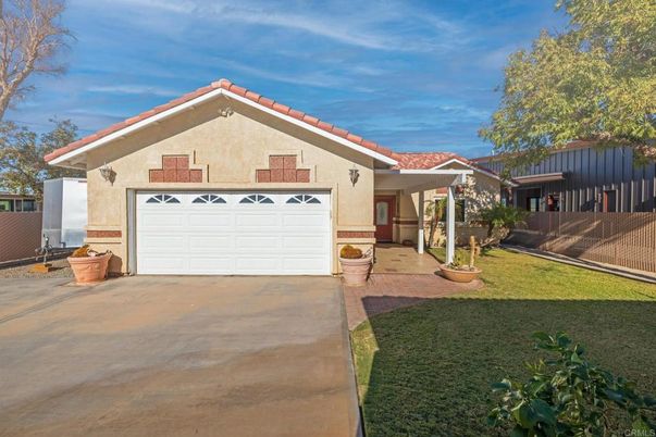 Attached, Exterior, Facade, Spanish Mediterranean
