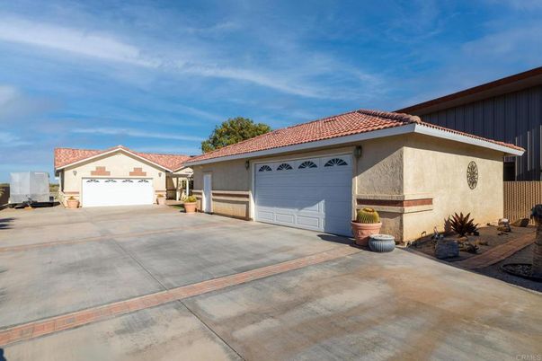 Detached Garage, Exterior