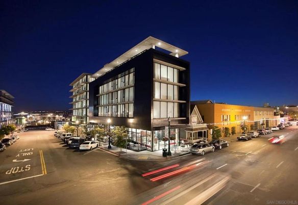 Exterior, Facade, Modern