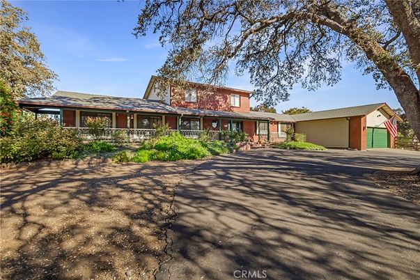 Attached, Exterior, Facade, Ranch
