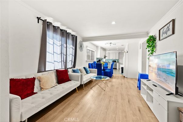 Interior, Kitchen, Living room, Pendant Lights, Recessed Lighting, Wood Texture Flooring