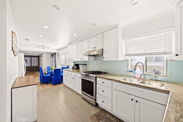 Dining room, Interior, Kitchen, Recessed Lighting, Stainless Steel Appliances