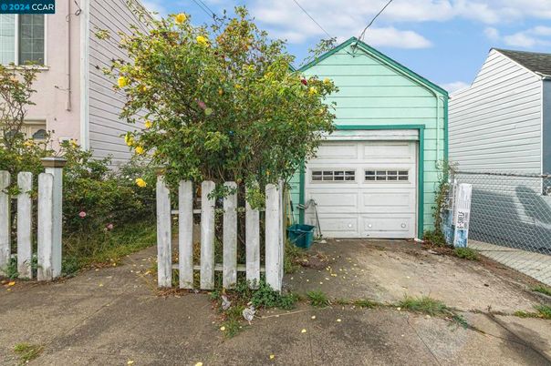 Detached Garage, Exterior