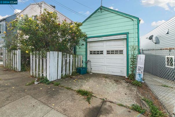 Detached Garage, Exterior