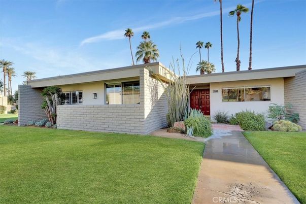 Backyard, Exterior, Facade, Ranch
