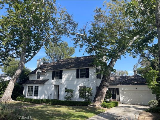 Attached, Exterior, Facade, Cape Cod