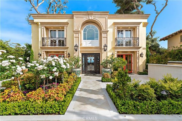 Exterior, Facade, Mediterranean
