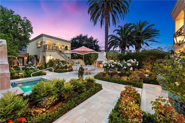 Exterior, Fireplace, Pool