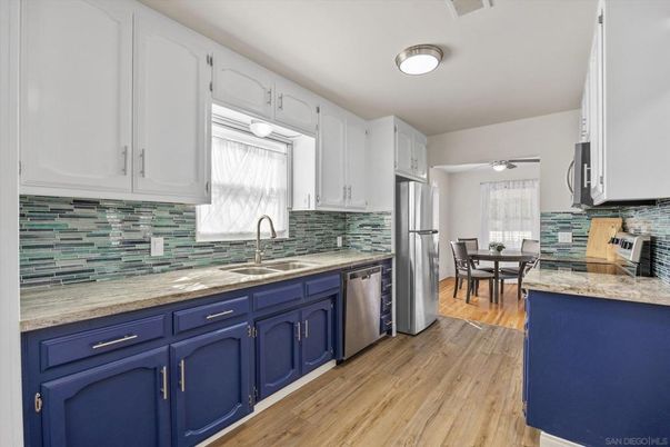 Dining room, Interior, Kitchen, Stainless Steel Appliances, Wood Texture Flooring