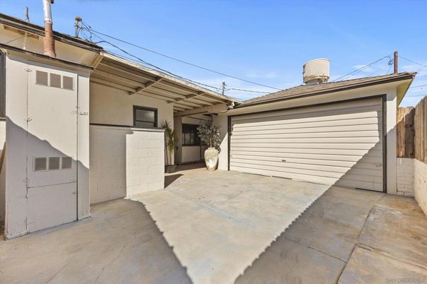 Detached Garage, Exterior