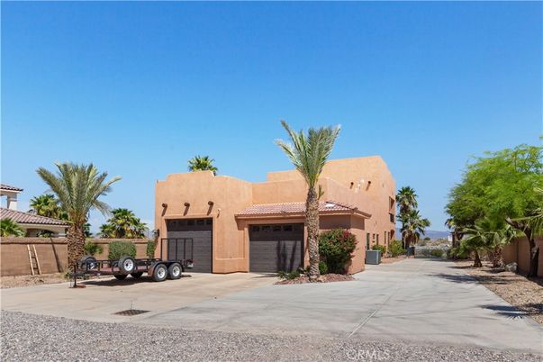Attached, Exterior, Facade, Mediterranean