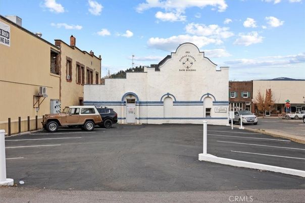 Exterior, Facade, Modern