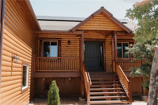 Exterior, Facade, Log Home