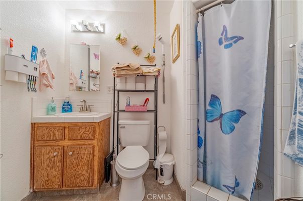 Bathroom, Interior, Tile Countertops